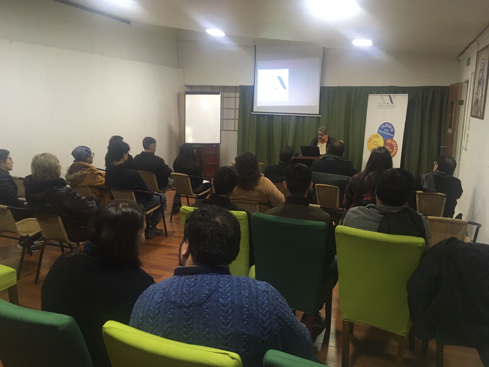 Volunteer training workshop in Concepción